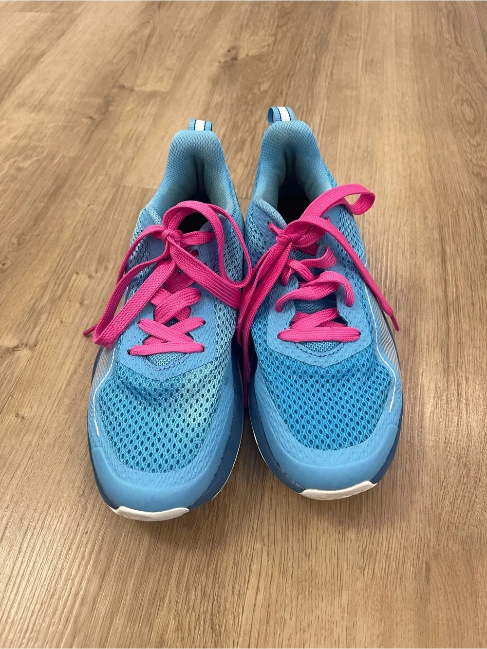 Wilson Women's Light Blue Athletic Sneakers with Pink Laces